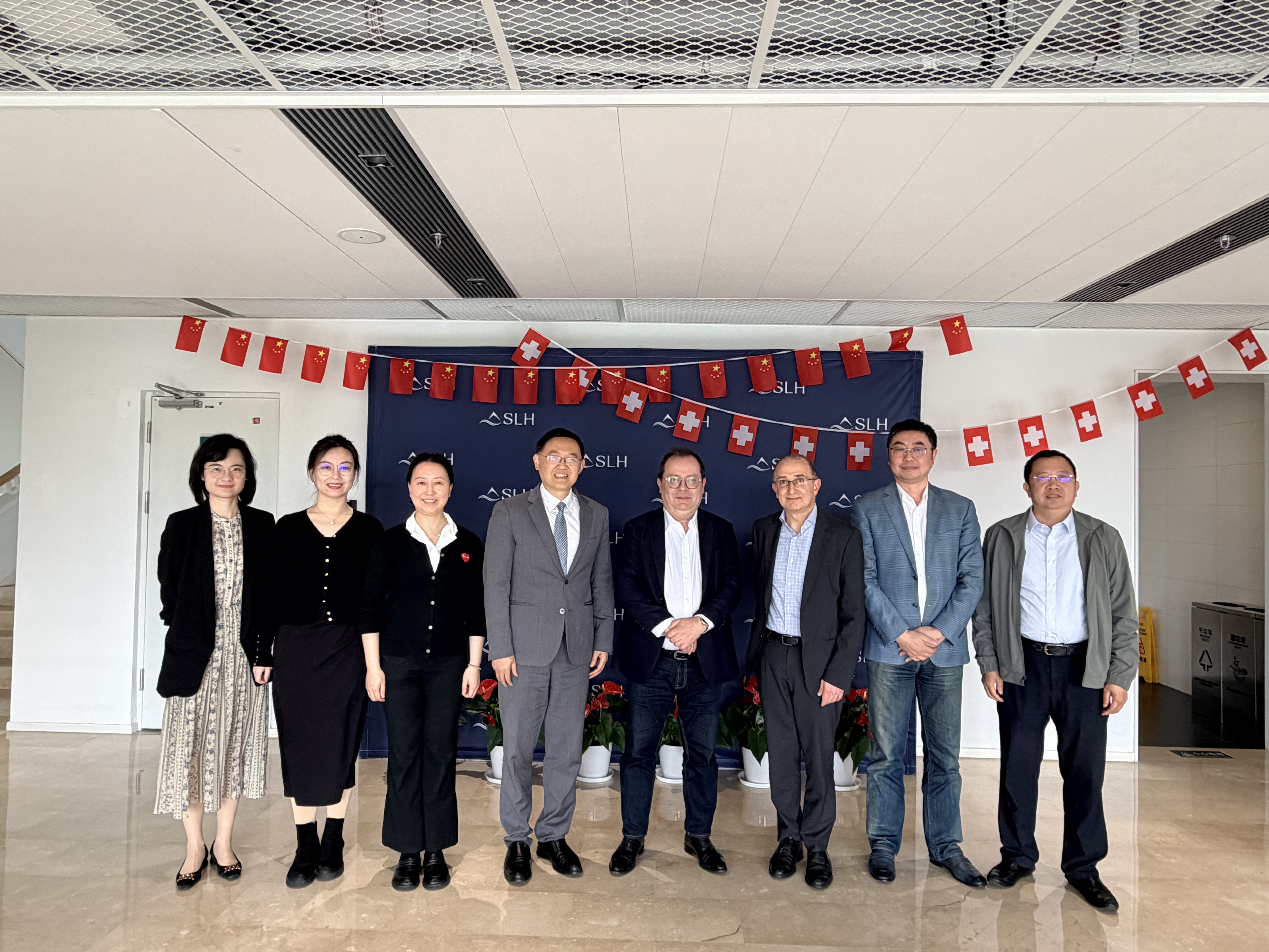 Université Gustave Eiffel Visits Shanghai Business School, Building Bridges for Educational Cooperation