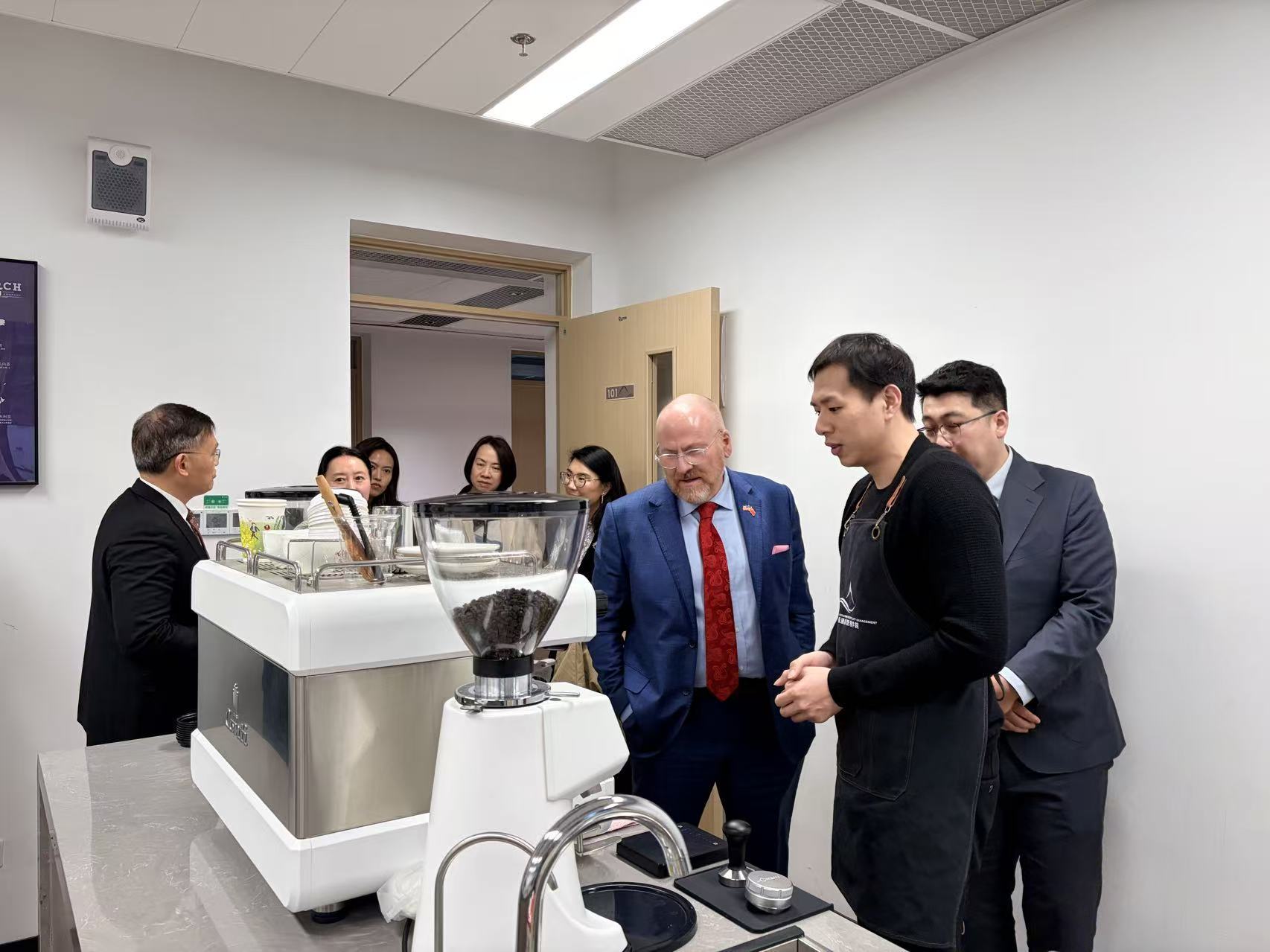 A Delegation from Northeastern State University of the United States Visits Shanghai Business School for the First Time to Discuss New Initiatives for International Education Cooperation 图片3