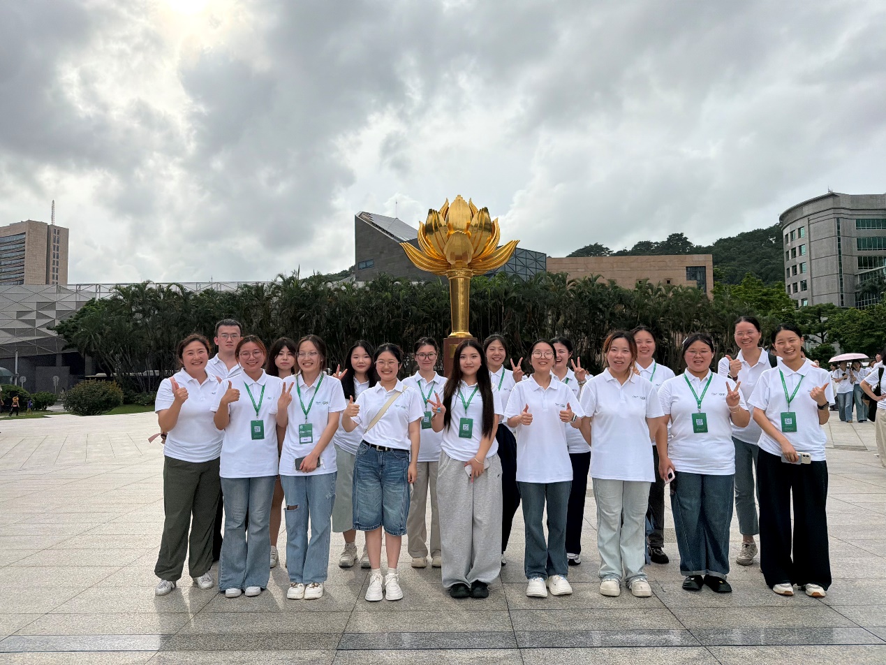 参观澳门金莲花广场