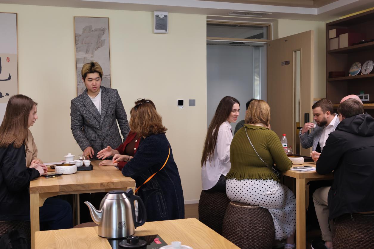 莫斯科市立师范大学师生体验茶艺