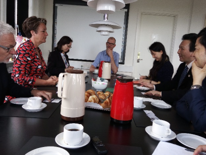 校长朱国宏一行应邀访问丹麦和匈牙利高校