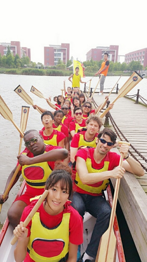 我校留学生参加第九届上海高校留学生龙舟赛