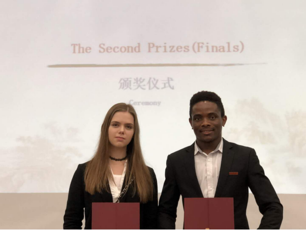 上海商学院外国留学生喜获商业英语辩论大赛二等奖