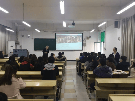 瑞士格里昂酒店管理大学一行来访我校