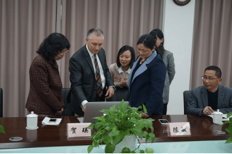 美国长岛大学管理学院院长罗伯特•麦克一行 来访我校