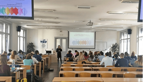 酒店管理学院教师应邀赴捷克讲学