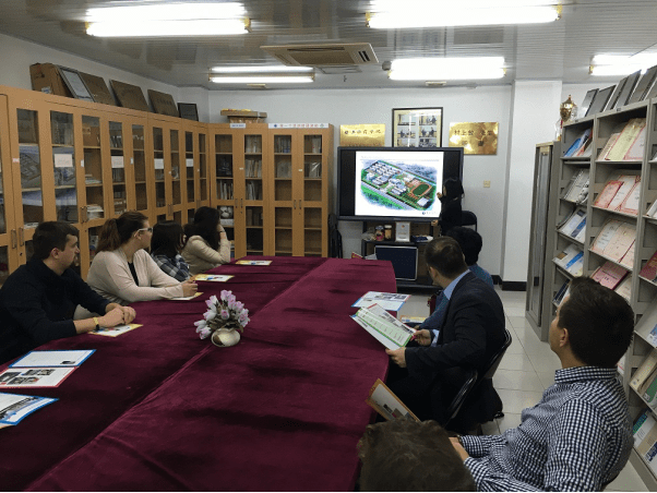 德国布曼博士学院交流团来访我校