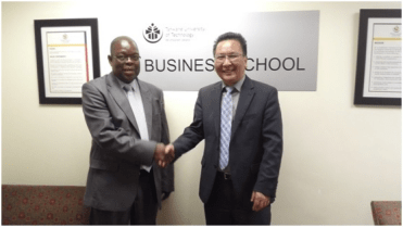 代表团一行访问茨瓦尼科技大学