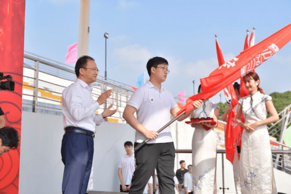 “青春献礼祖国”我校举行2020级新生开学典礼