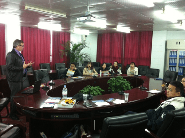 美国米勒斯维尔大学教授来访我校