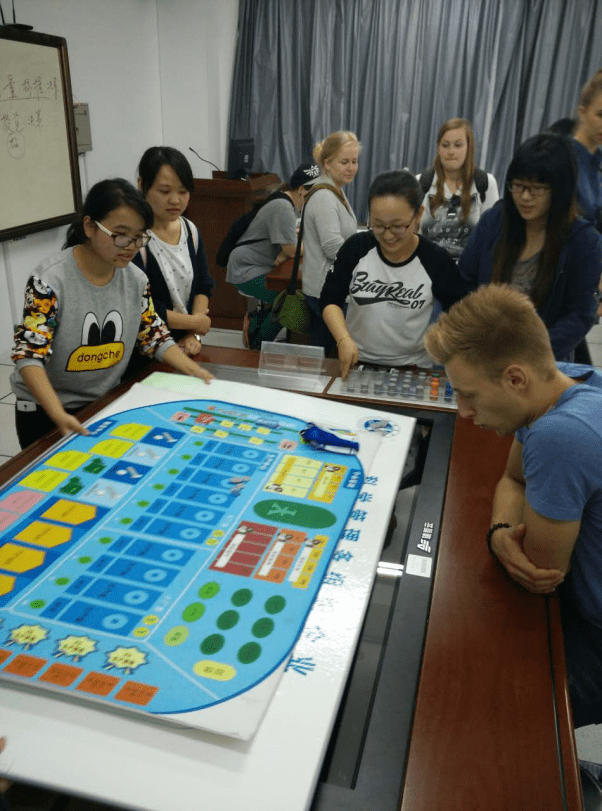 德国布曼博士学院师生一行访问我校