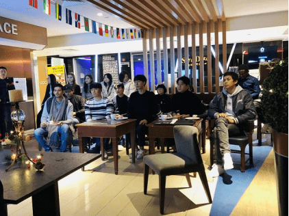 国际学生参加《昆曲漫谈》讲座