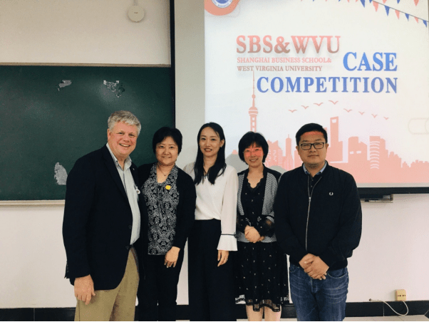 美国西弗吉尼亚大学商学院师生团一行来访并举办商务案例分析大赛