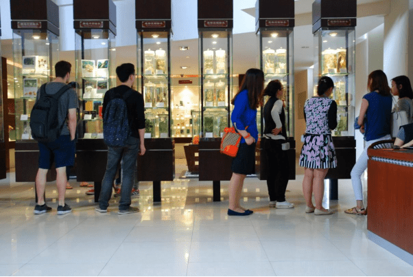 我校留学生体验传统中医药文化活动