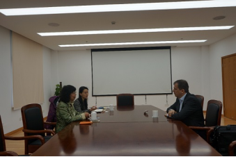 匈牙利国会议员、长城匈中友好协会主席欧拉·劳约什博士来访我校