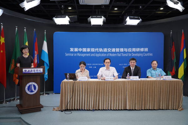 Our University Hosts Opening Ceremonies of Three Seminars including Seminar on Management and Application of Modern Rail Transit for Developing Countries