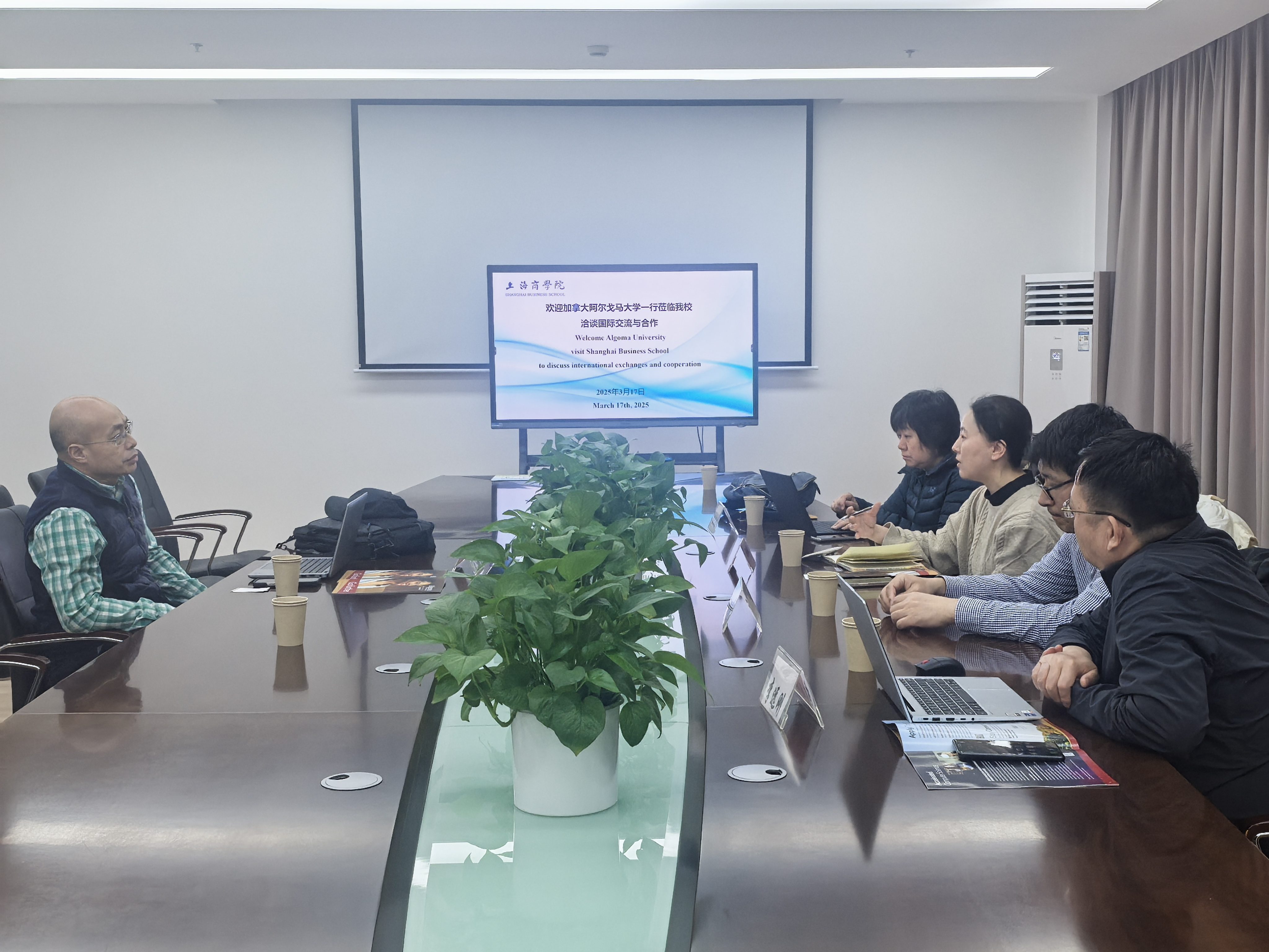 加拿大阿尔戈马一行来访我校