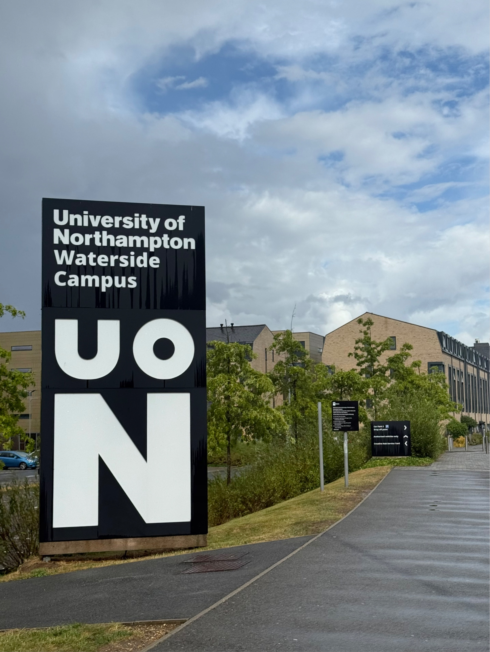 北安普顿⼤学两周研学学习报告——方欣琪